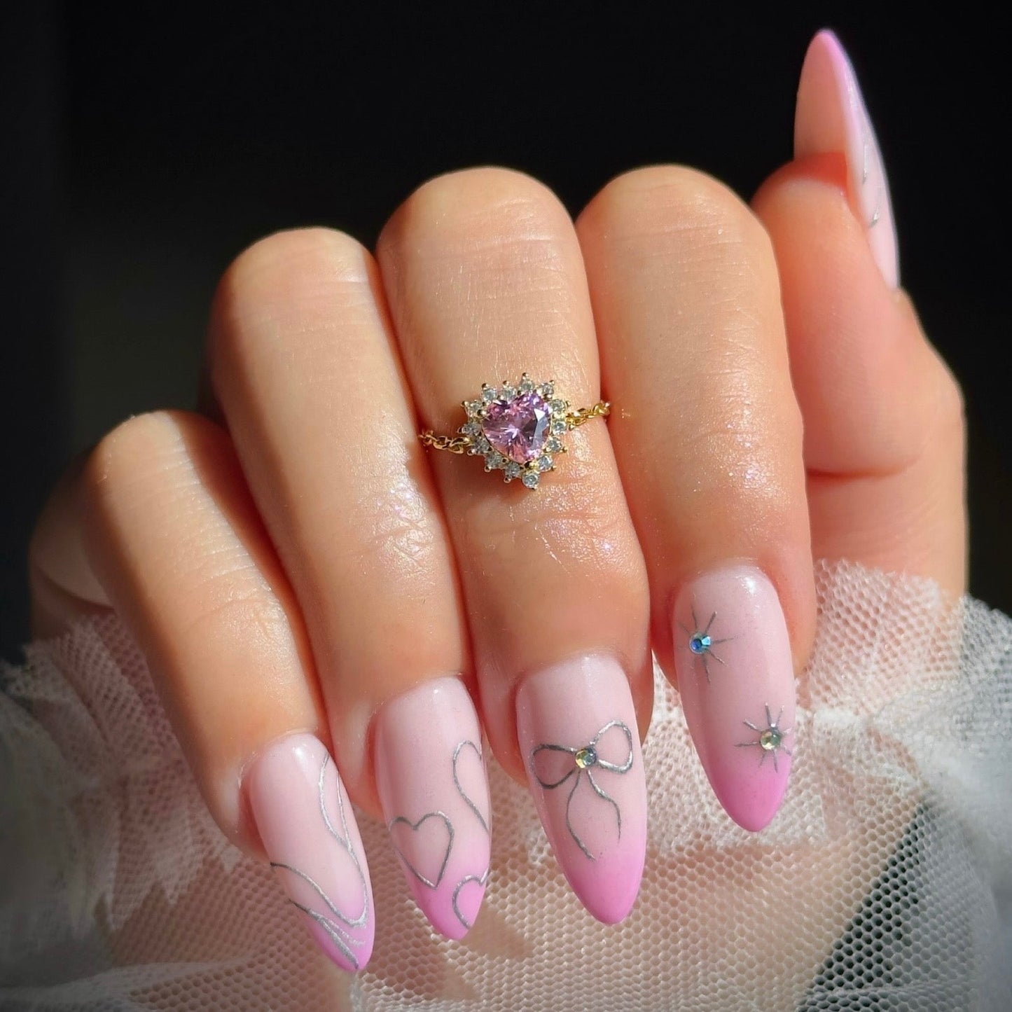 Queen of Hearts Chain Ring- Pink