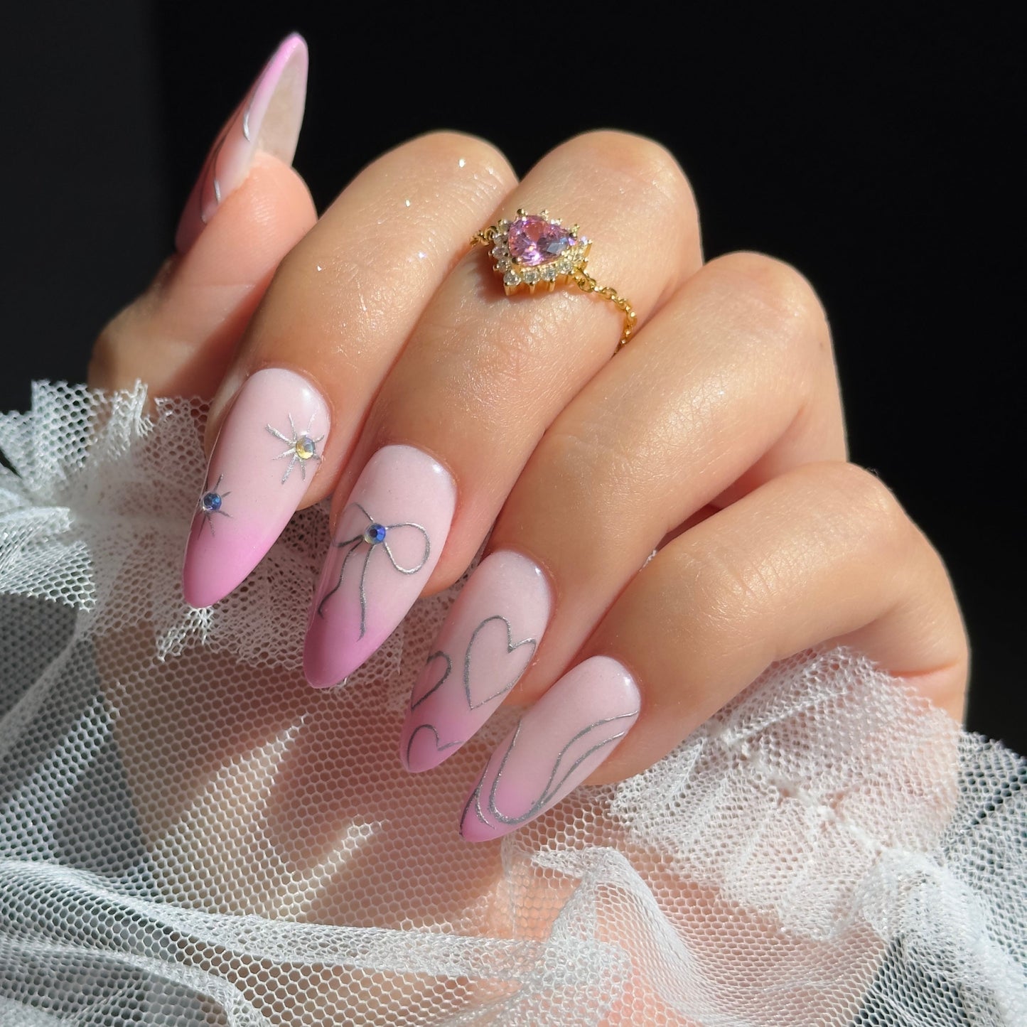 Queen of Hearts Chain Ring- Pink